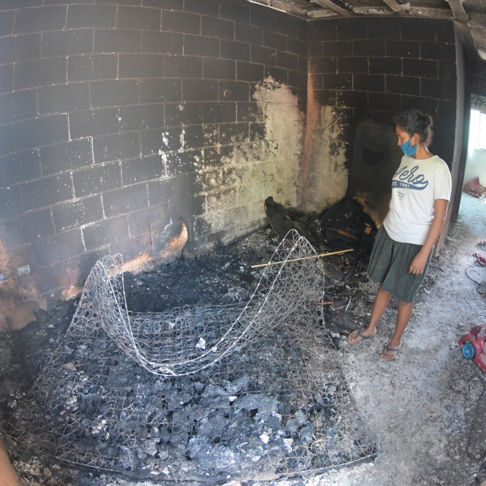 En Mazatlán familias piden ayuda tras incendio en su casa