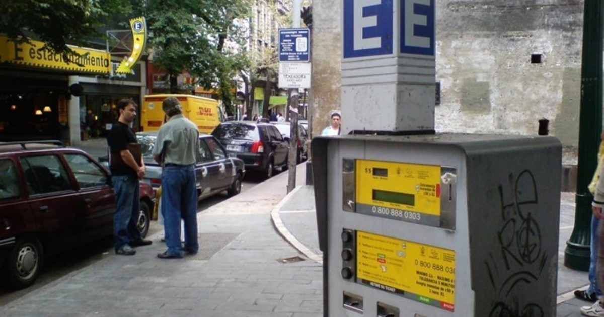 Estacionamiento medido porteño: sin parquímetros y a través de WhatsApp