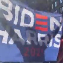 Estadounidenses sacan cacerolas y celebran en las calles la victoria de Biden-Harris sobre Trump
