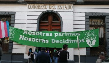 Feministas toman Congreso de Puebla, exigen la legalización del aborto