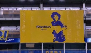 Homenaje en la bombonera a Diego Armando Maradona