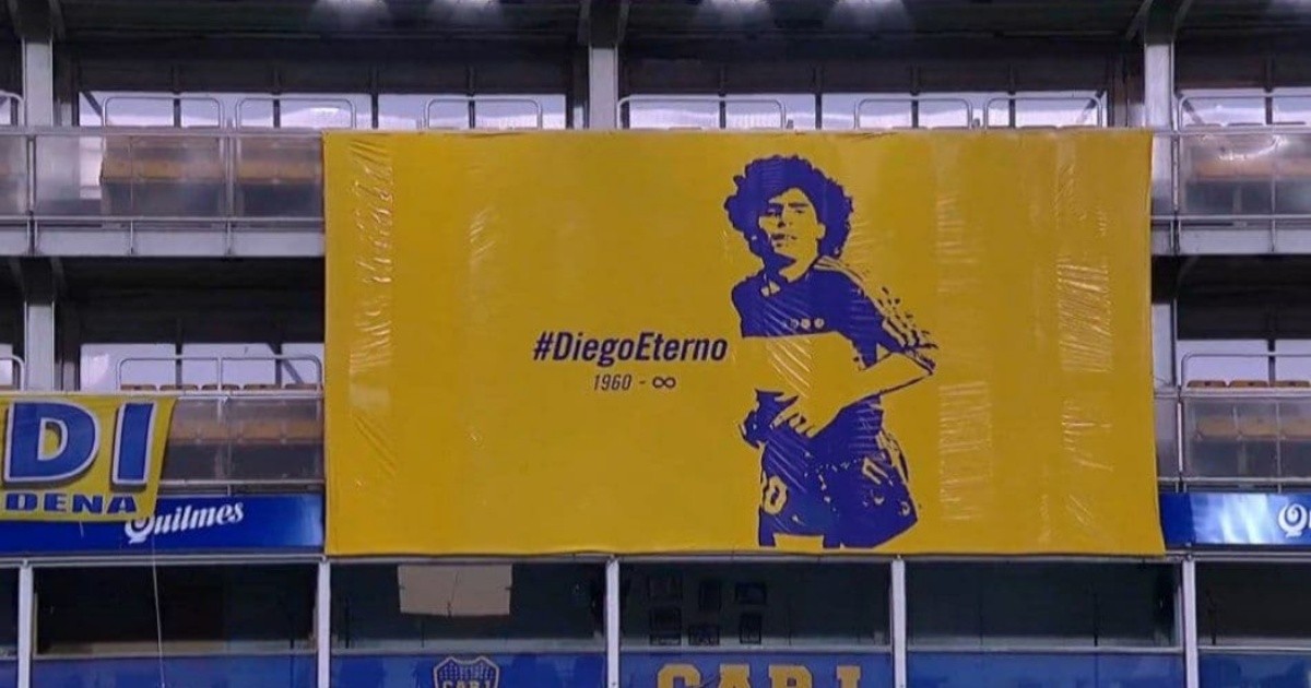 Homenaje en la bombonera a Diego Armando Maradona
