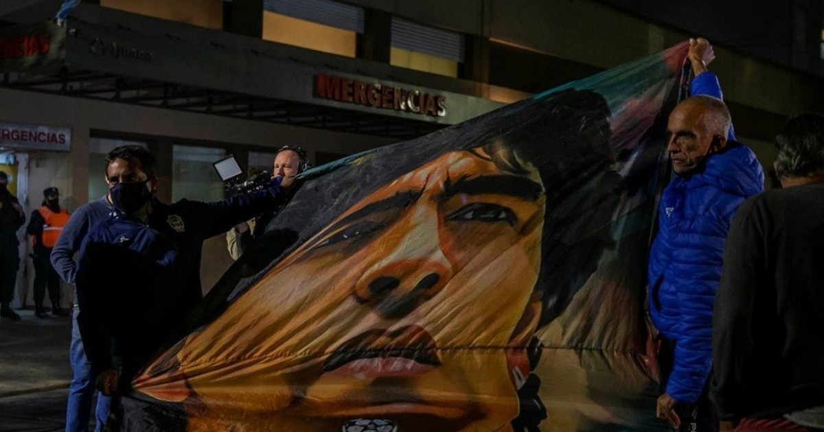 Los infectólogos temen por las aglomeraciones en el velatorio de Diego Maradona