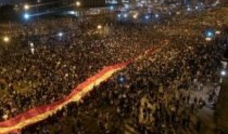 Ola de protestas en Perú deja dos muertos y pone en jaque al gobierno del presidente interino Manuel Merino