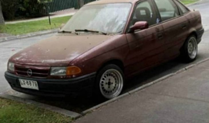 Profesor denuncia que Municipalidad de Las Condes remolcó su auto por estar descuidado