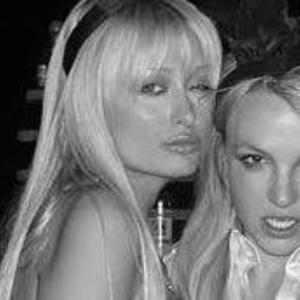 Protagonizan Britney Spears y Paris Hilton la primera selfie