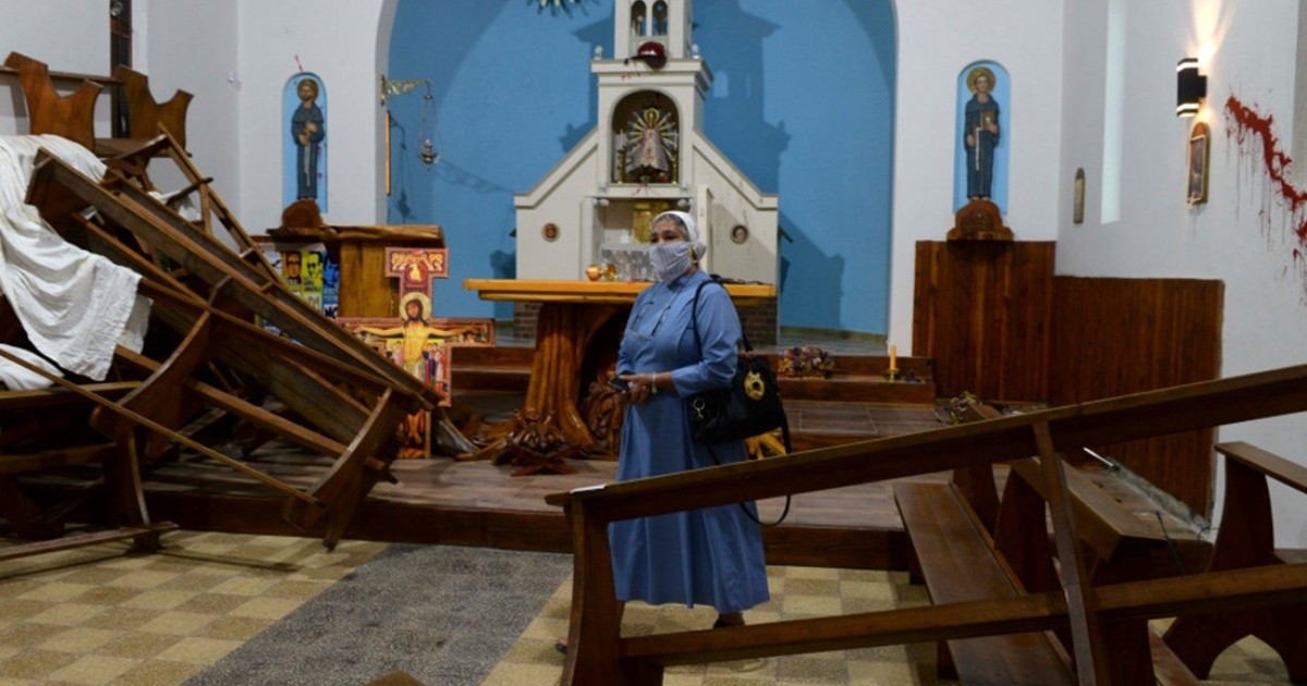 Una agrupación mapuche rompió una capilla y atacó al sacerdote
