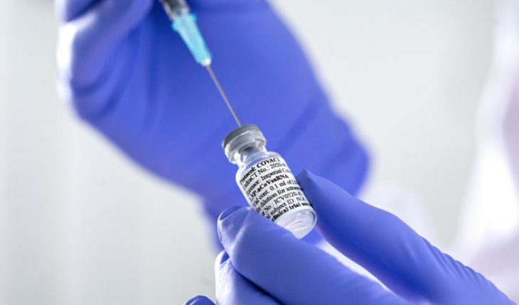 Vacuna de AstraZeneca y Oxford demostró una eficacia del 70% contra el Covid-19