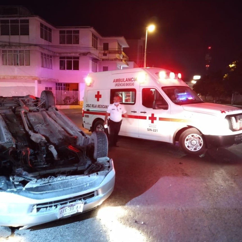 Volcadura deja dos lesionados en Culiacán, Sinaloa