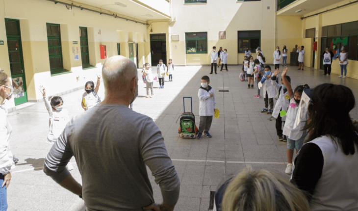 Vuelta a clases en Ciudad: desde el lunes las escuelas podrán presentar propuestas de revinculación