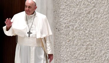 el Vaticano investiga el “me gusta” de una cuenta papal a una foto de una modelo brasileña