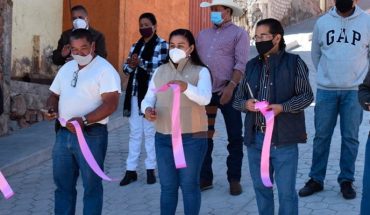 translated from Spanish: Belinda Iturbide opens Lima de Puruándiro street, Michoacán