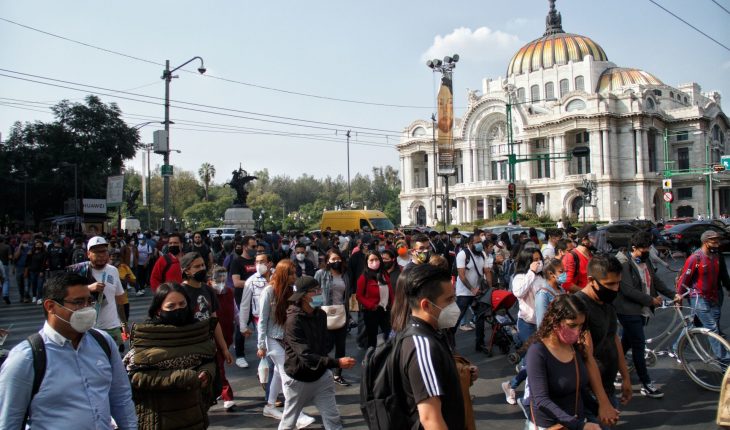 translated from Spanish: CDMX is still on alert, businesses will close at 7 p.m.