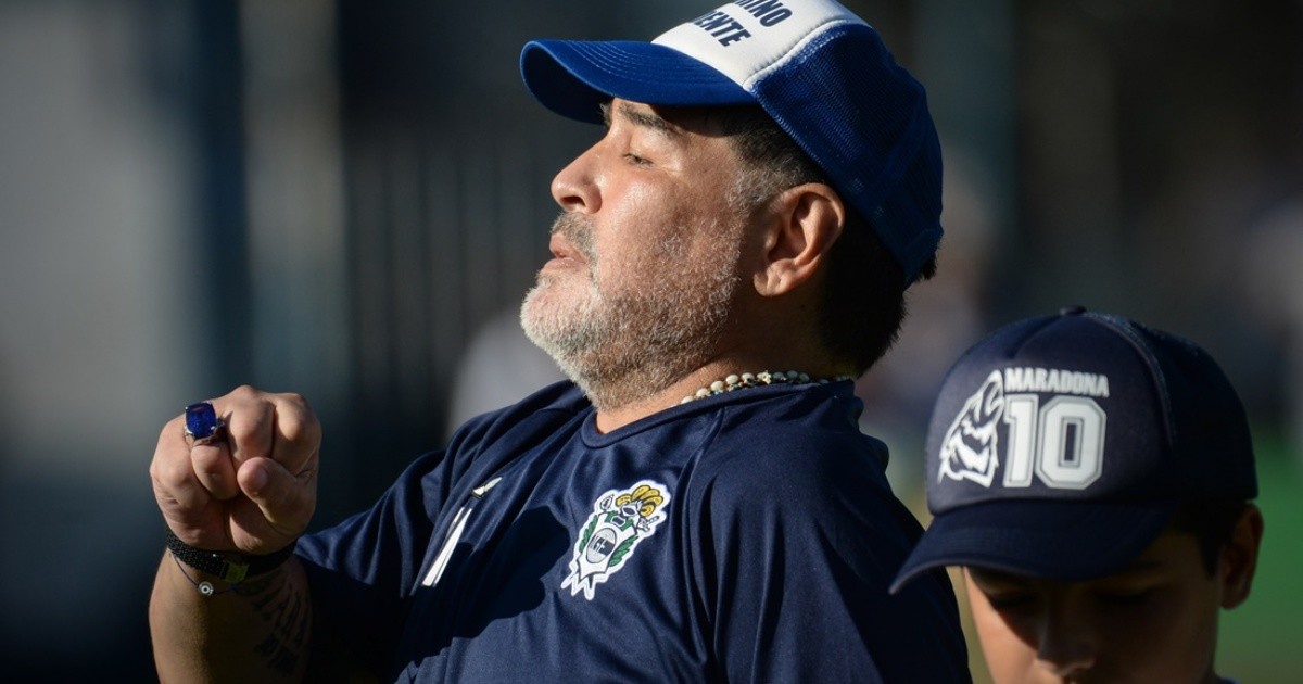 Diego Maradona was discharged and left the Olivos Clinic