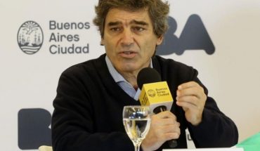 translated from Spanish: Fernán Quirós talked about Argentina’s outlook and the Pfizer vaccine