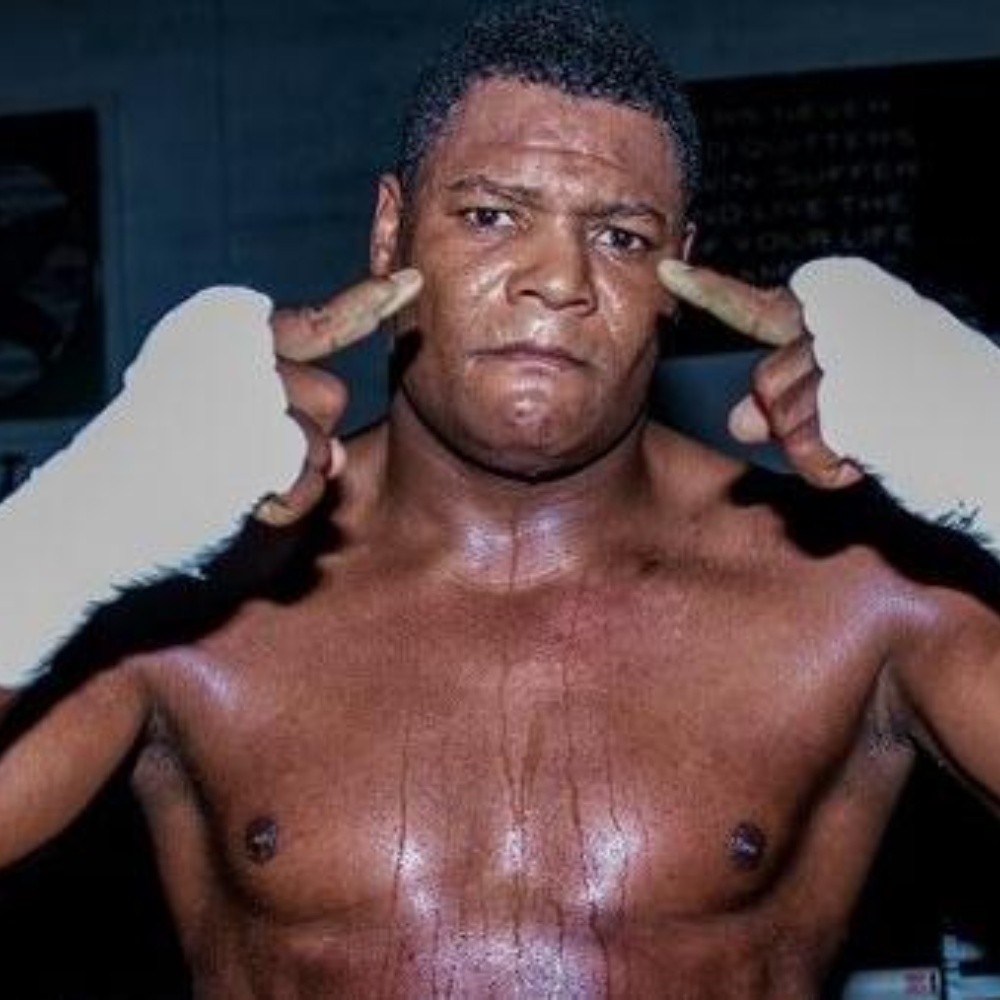 Former champion Luis Ortiz reappears in the ring against Flores