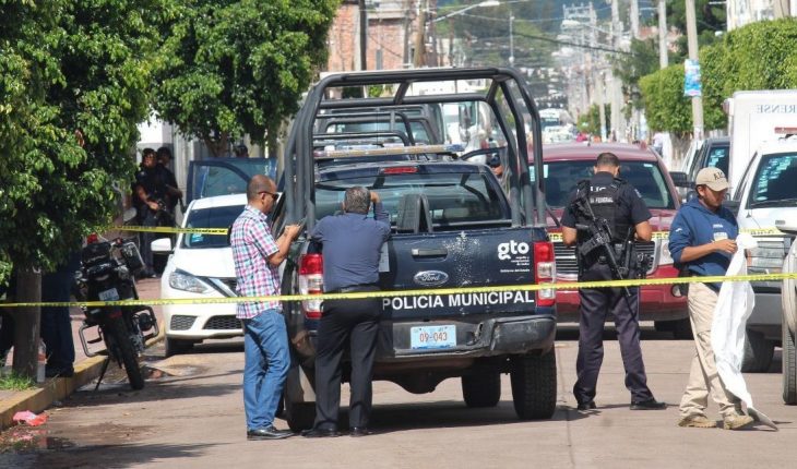 translated from Spanish: Gunshots attack journalist in Salamanca, Guanajuato