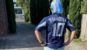 translated from Spanish: He ran 10 kilometers to pay homage to Maradona