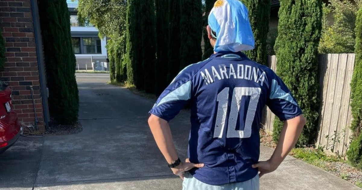 He ran 10 kilometers to pay homage to Maradona