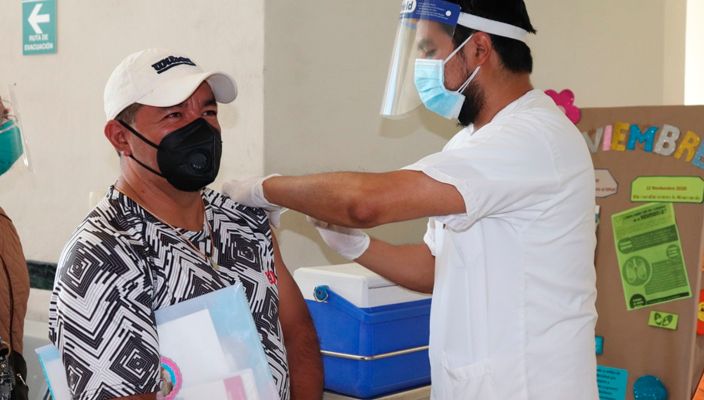 Influenza vaccine continues to be application in MISS Michoacán
