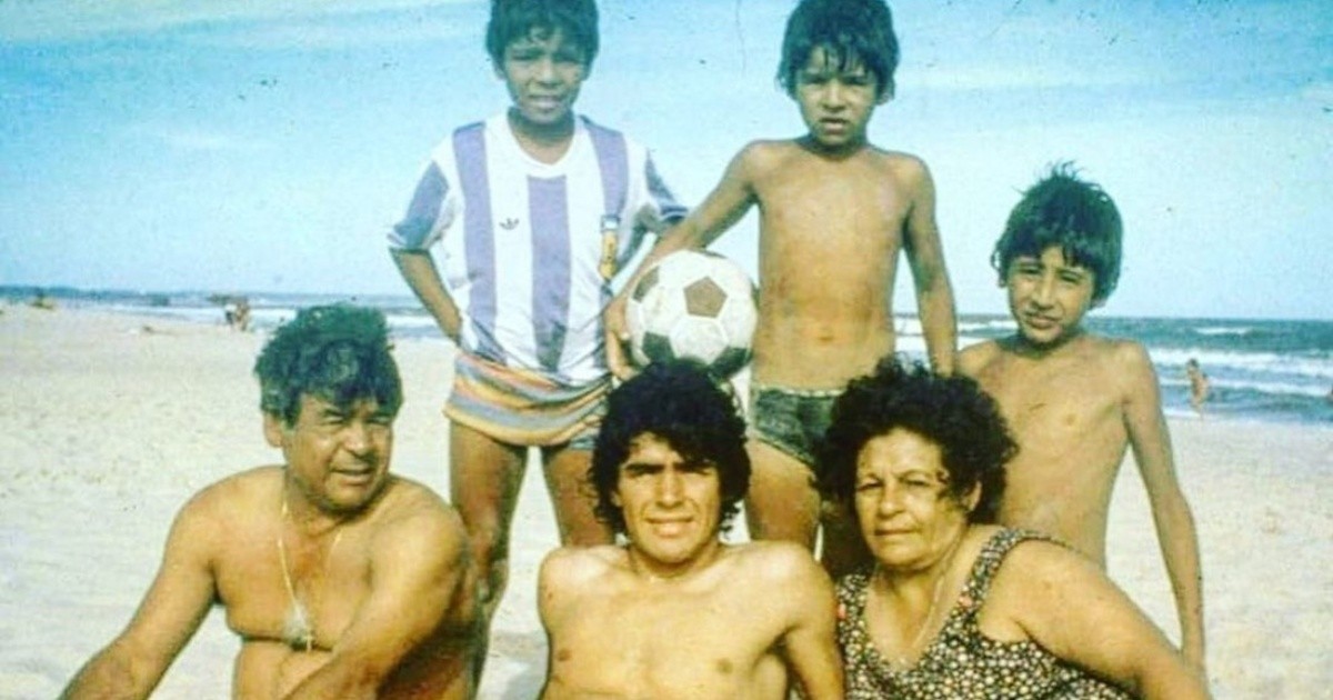 Lalo Maradona to Diego: "I ask you to hug Mom and Dad and don't let them go"
