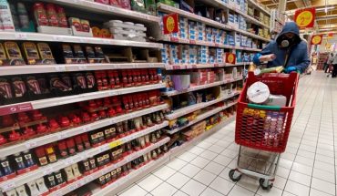 translated from Spanish: Retail sales fell 14% in October