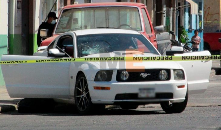 translated from Spanish: They attack the occupants of a Mustang in Zamora; there are two dead