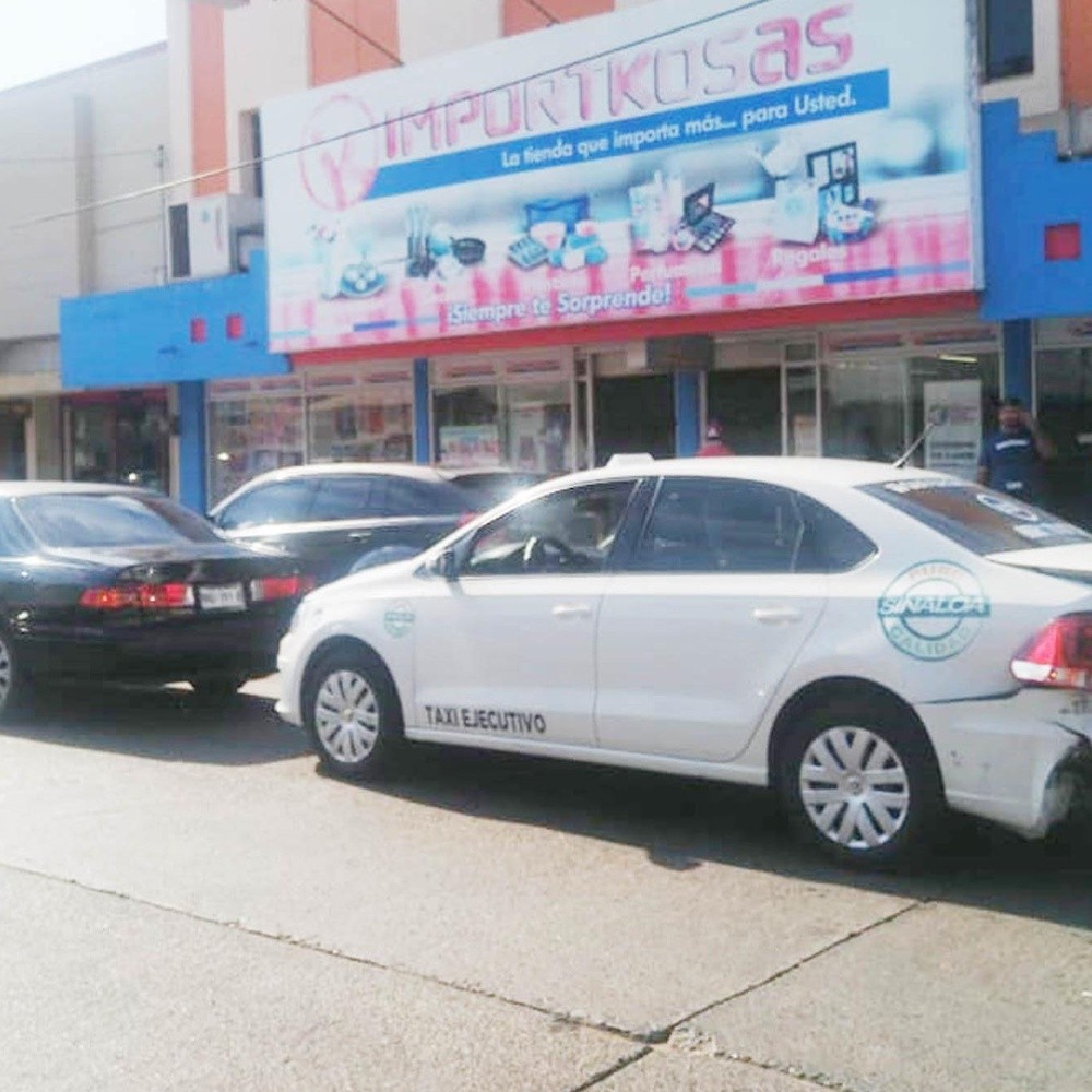 Two accidents in downtown Los Mochis leave thousands of pesos in damage