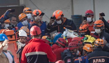 translated from Spanish: [VIDEO] Turkey: rescue girl from building rubble four days after earthquake