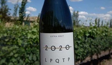 translated from Spanish: [VIRAL] “2020 LPQTP” the wine specially christened to dismiss this year that remittances the nets