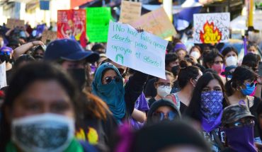 translated from Spanish: Women protested in various cities of the country against sexist violence