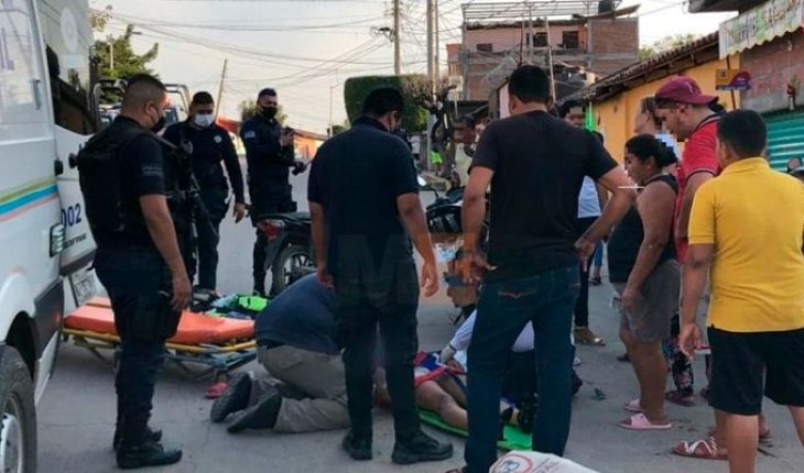 Adolescentes se lesionan en choque de motocicletas en Huetamo, Michoacán