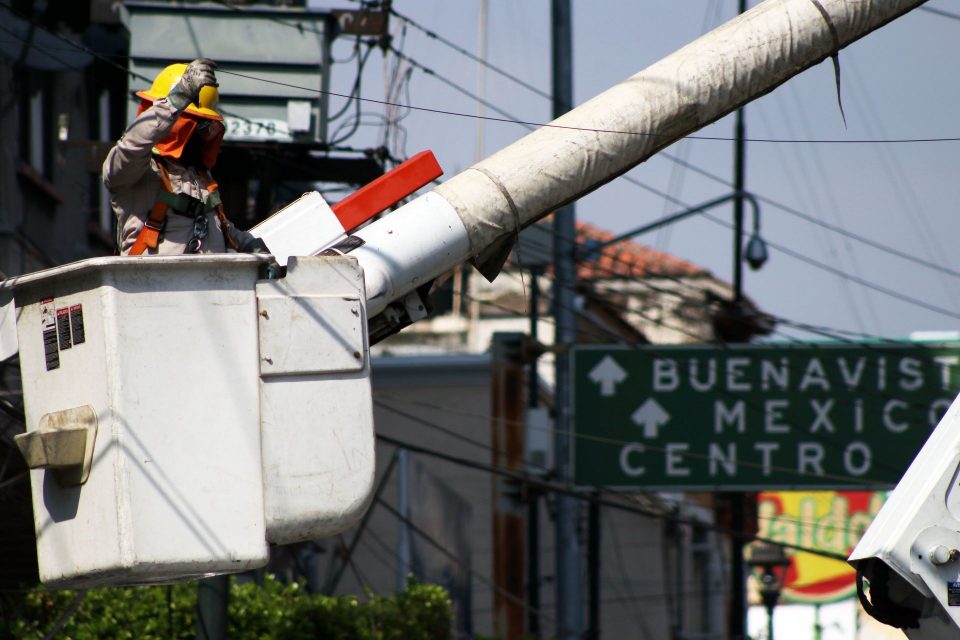 Cortes de luz afectan a 10.3 millones; se restablece el servicio: CFE