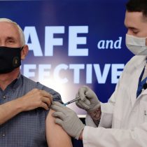 Covid-19: Vicepresidente de EEUU, Mike Pence, se vacuna en la Casa Blanca para generar confianza