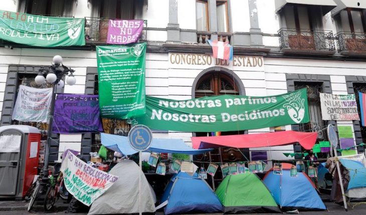 Feministas entregan el Congreso de Puebla tras acuerdos con legisladores