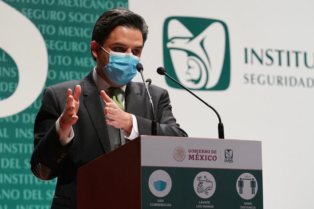 IMSS prevé concluir en enero vacunación contra COVID-19 a trabajadores de la salud que atienden pandemia