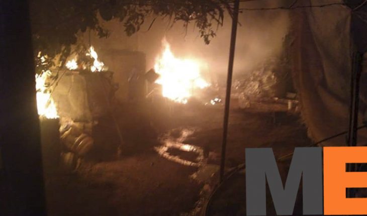 Incendio domiciliario deja 2 sin vida en Zinapécuaro