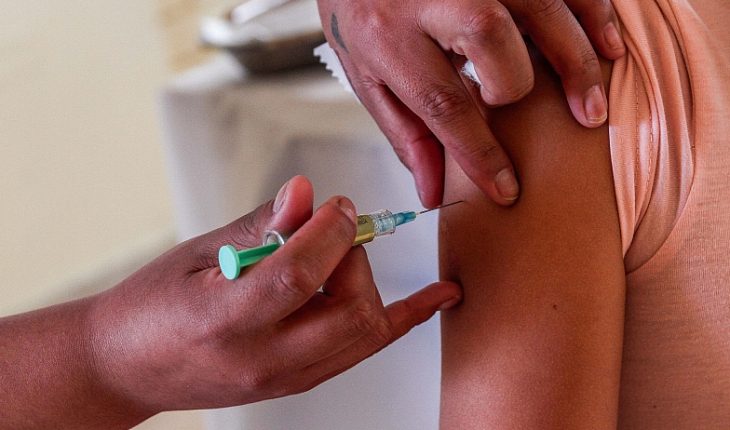 Inicio de la vacunación contra el covid-19 impulsa alza en las acciones de Pfizer y BioNTech