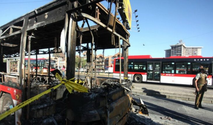 Interior condenó quema de buses en Estación Central e Intendencia anunció querella