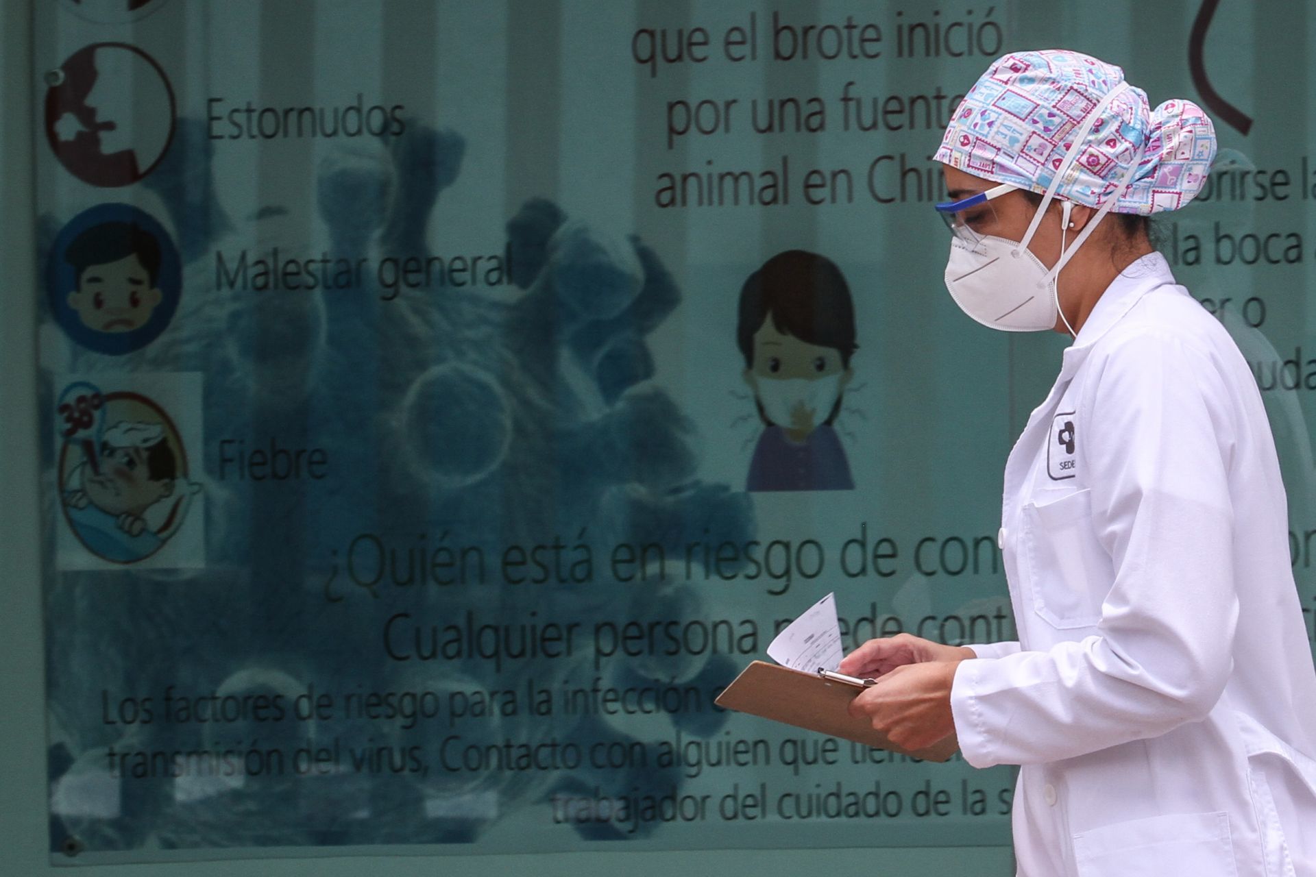 Llegarán 500 médicos cubanos y 204 camas más a CDMX por COVID