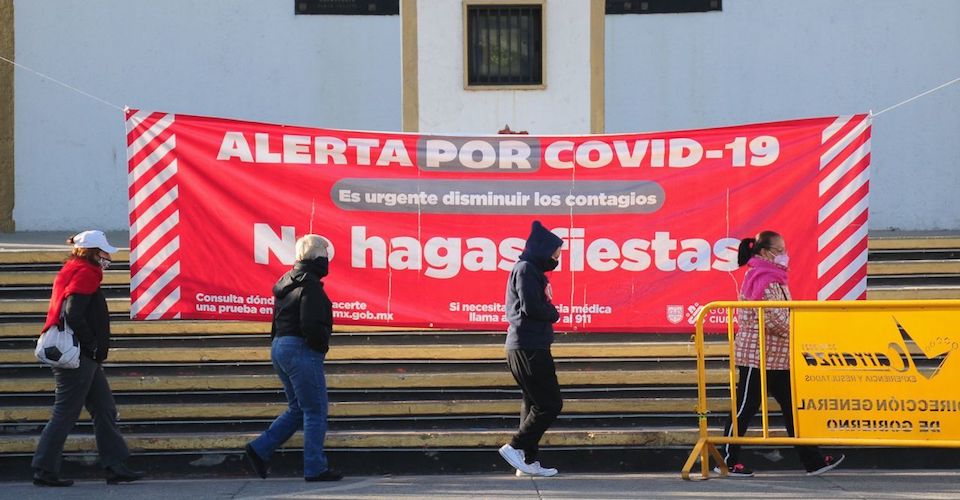 México registra 123 mil muertes por COVID y pico de hospitalizaciones