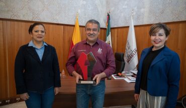 Revista Alcaldes de México entregó un galardón a Raúl Morón por buenas prácticas en aplicación de presupuesto