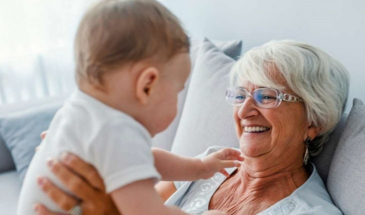 Una abuela le cobra a su hija por cuidar a su nieto: “renuncio a mi tiempo”