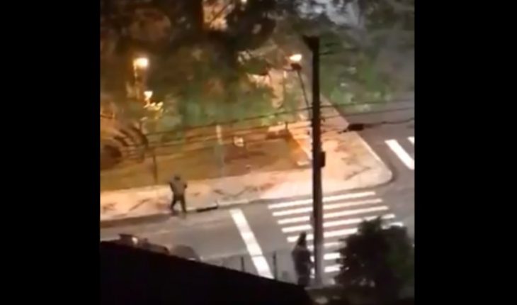 [VIDEO] Decenas de sujetos armados con fusiles se tomaron ciudad de Brasil mientras asaltaban un banco