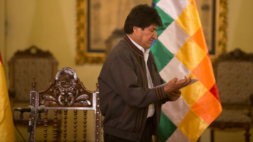 [VIDEO] Lanzan sillas contra Evo Morales en encuentro con miembros de su partido