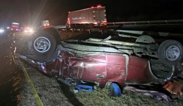 Volcadura de camioneta en la Autopista de Occidente deja un muerto