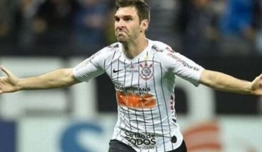 After saying goodbye to Corinthians, Mauro Boselli returns to the country