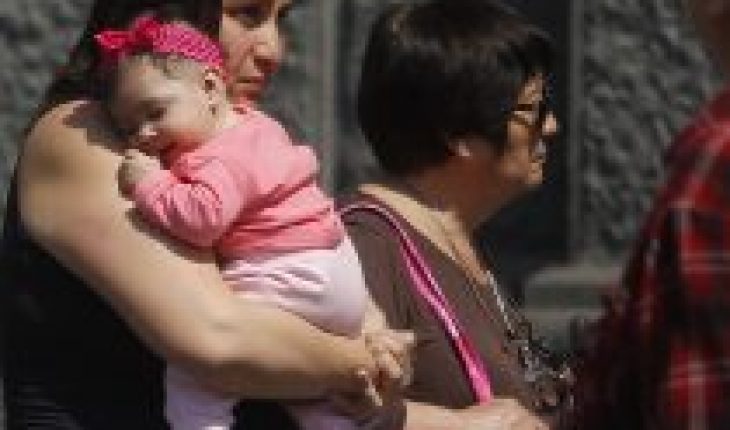translated from Spanish: Bill seeks to extend emergency postnatal, while 30,000 mothers and fathers have already lost the benefit