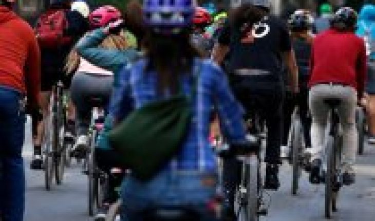 translated from Spanish: Chile is due in spaces so that cyclists can safely mobilize