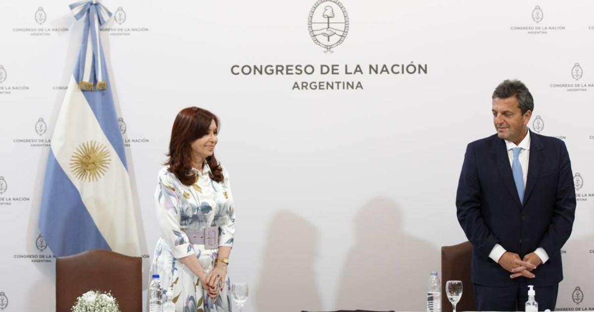 Cristina and Massa received the report of the bicameral commission on the actions of the intelligence services